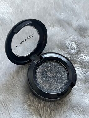 MAC Cosmetics eyeshadow BLACK TIED